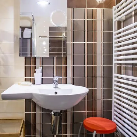 L'ippogrifo לינה וארוחת בוקר 2*