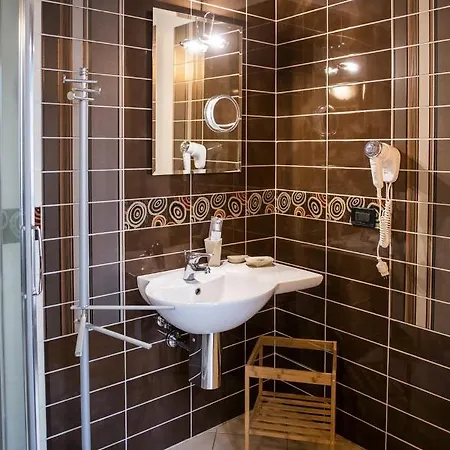 לינה וארוחת בוקר L'ippogrifo 2*